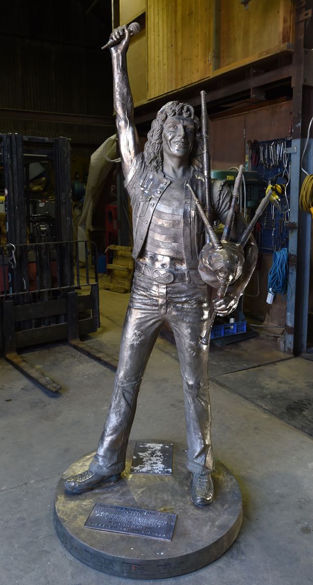 Tweede standbeeld voor Bon Scott | Metalfan.nl
