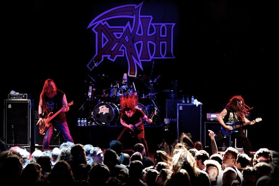 Death To All vervangt Obituary op Into The Grave