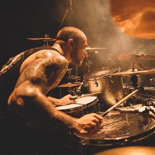 Sepultura-drummer breekt been