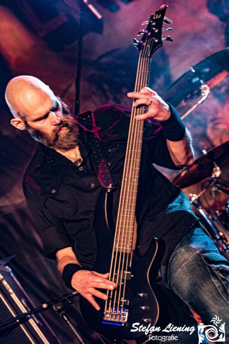  Voormalig Sacrosanct-bassist overleden