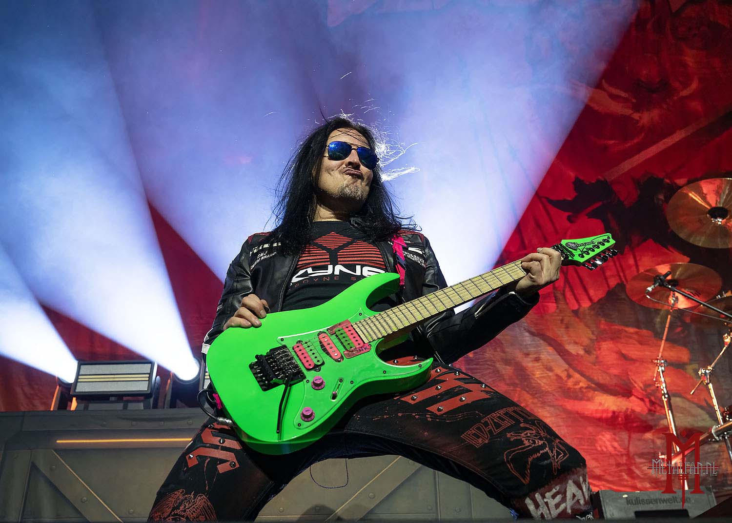 Gitarist Kasperi Heikkinen weg bij Beast In Black