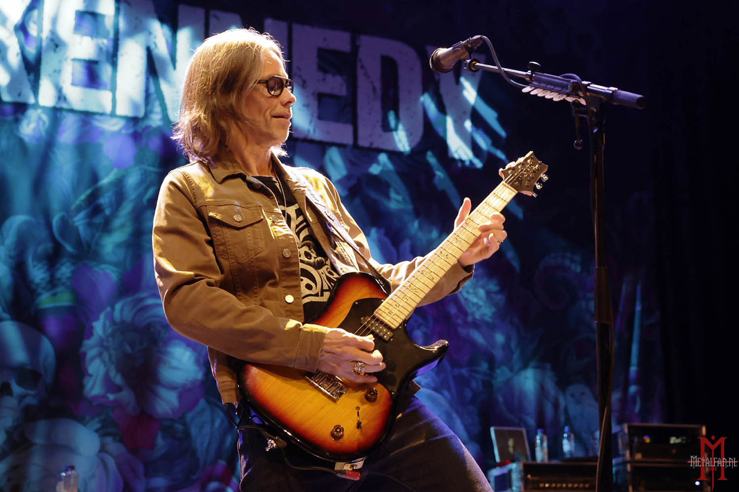 Foto's van Myles Kennedy in Zwolle